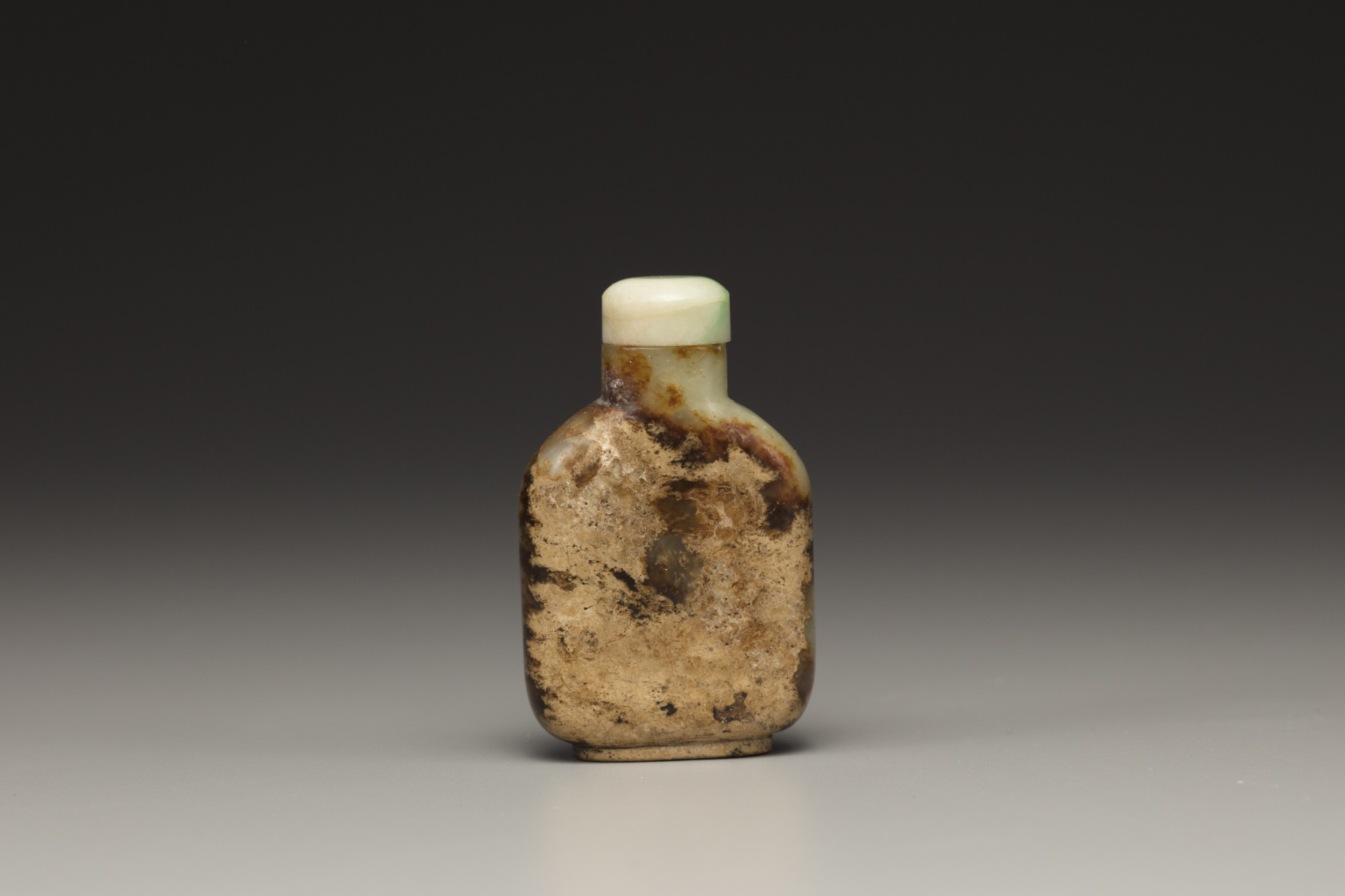 Four Chinese jade snuff bottles - Image 9 of 9