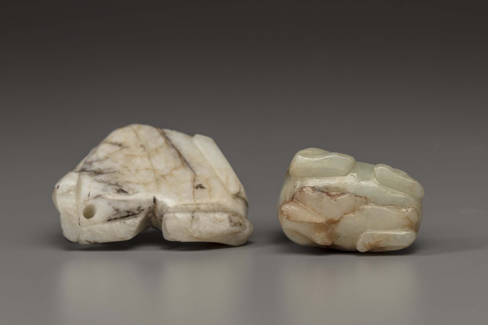 A creamy jade water buffalo and a celadon and russet jade Buddhist lion - Image 2 of 4