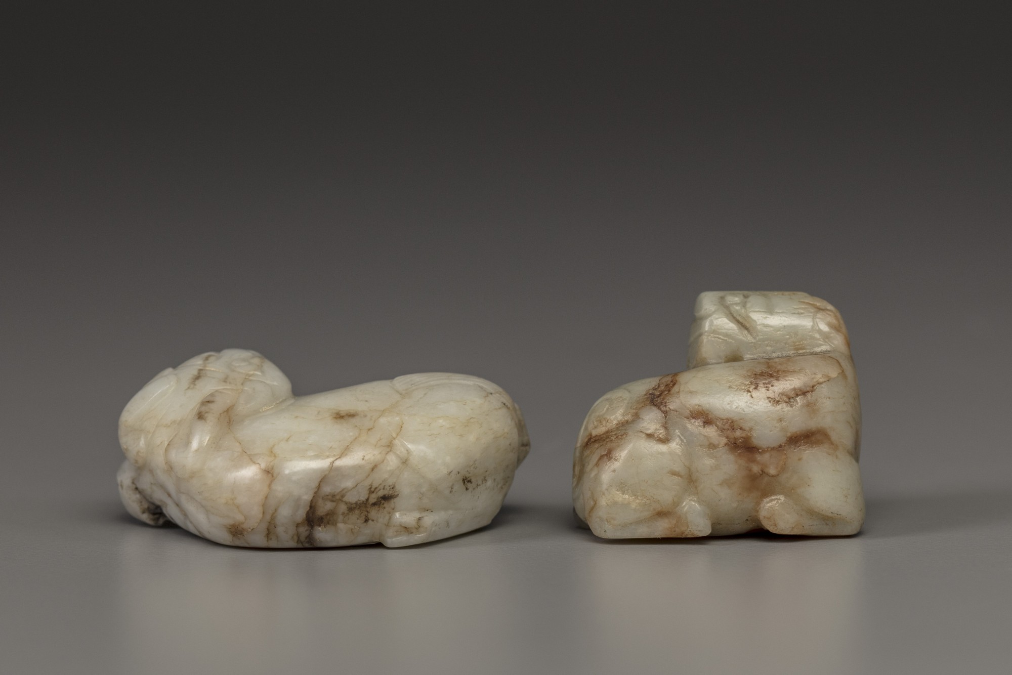 A creamy jade water buffalo and a celadon and russet jade Buddhist lion - Image 4 of 4