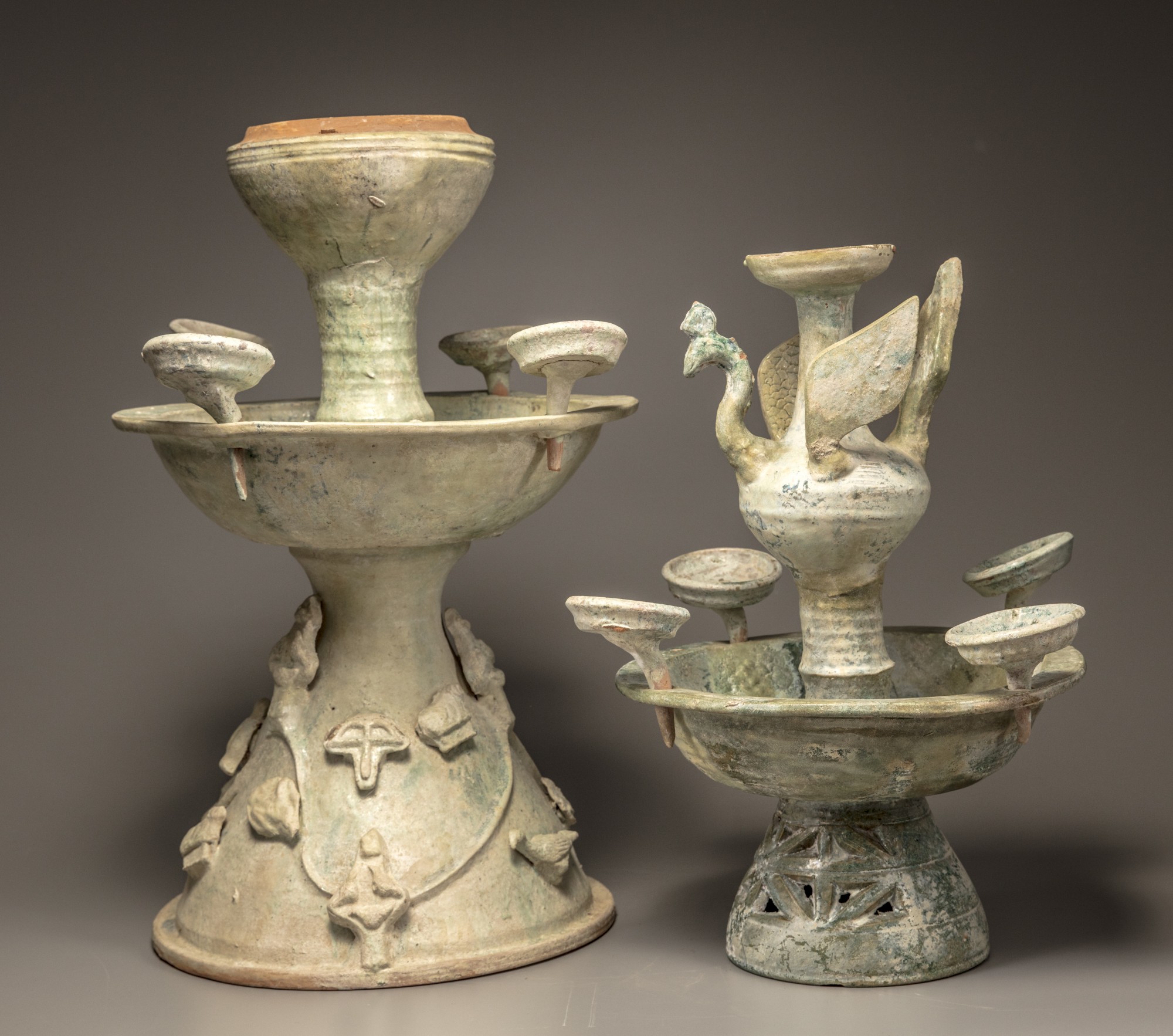 A green-glazed pottery two-tiered oil lamp - Image 2 of 4