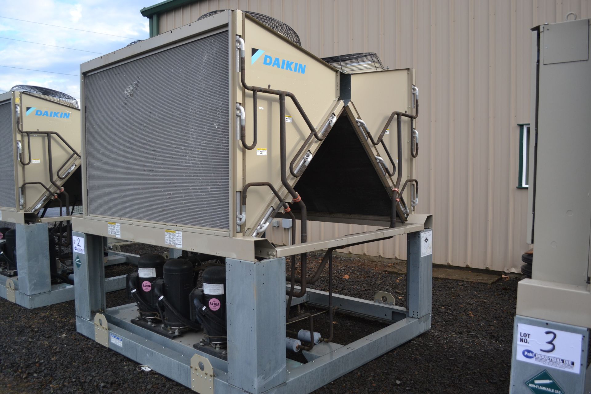 Daikin Chiller model AGZ050EPMNN-ER00 Serial No. STNU150700221 Air Chilled Scroll Chiller - Image 10 of 15