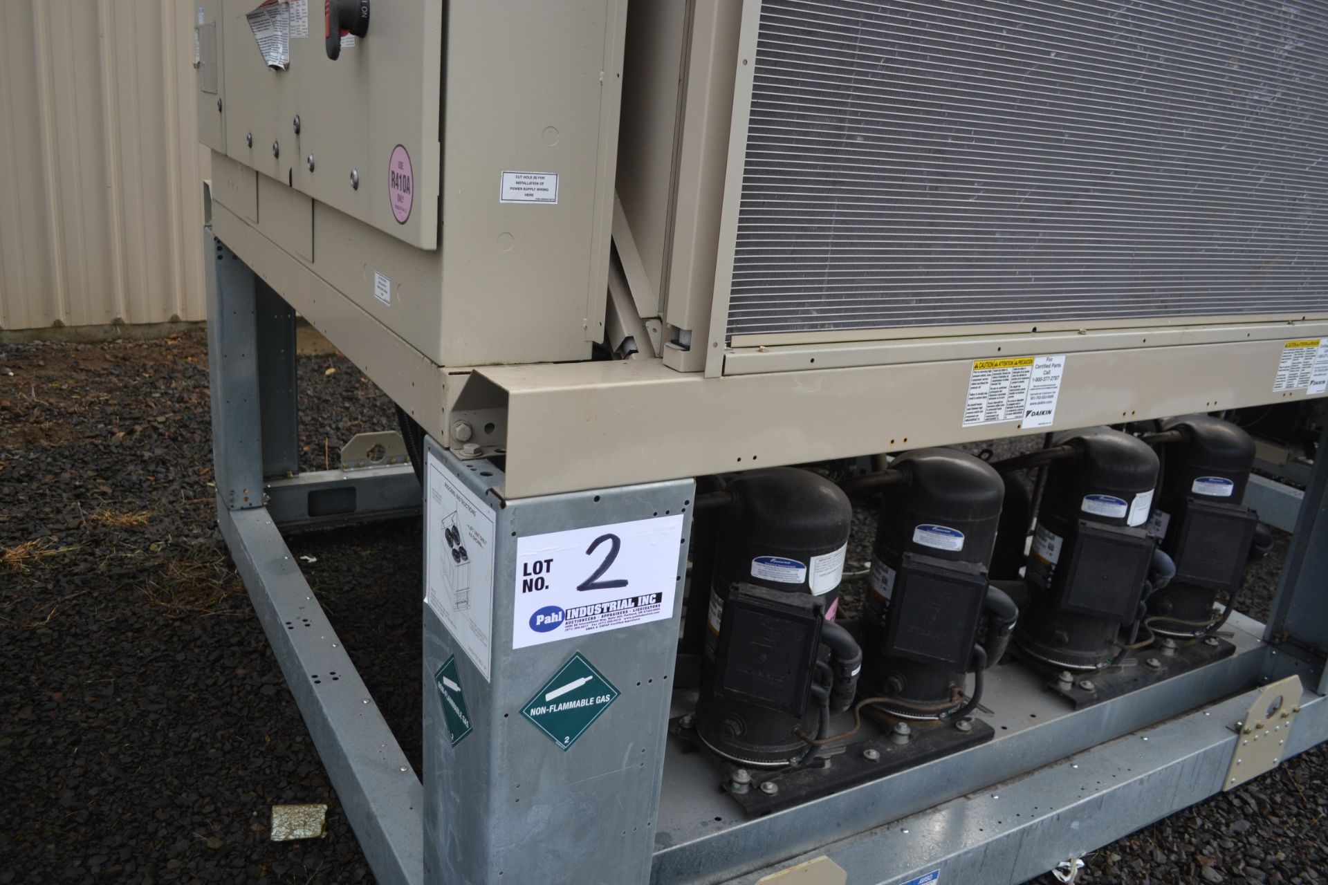 Daikin Chiller model AGZ050EPMNN-ER00 Serial No. STNU150700221 Air Chilled Scroll Chiller - Image 2 of 15