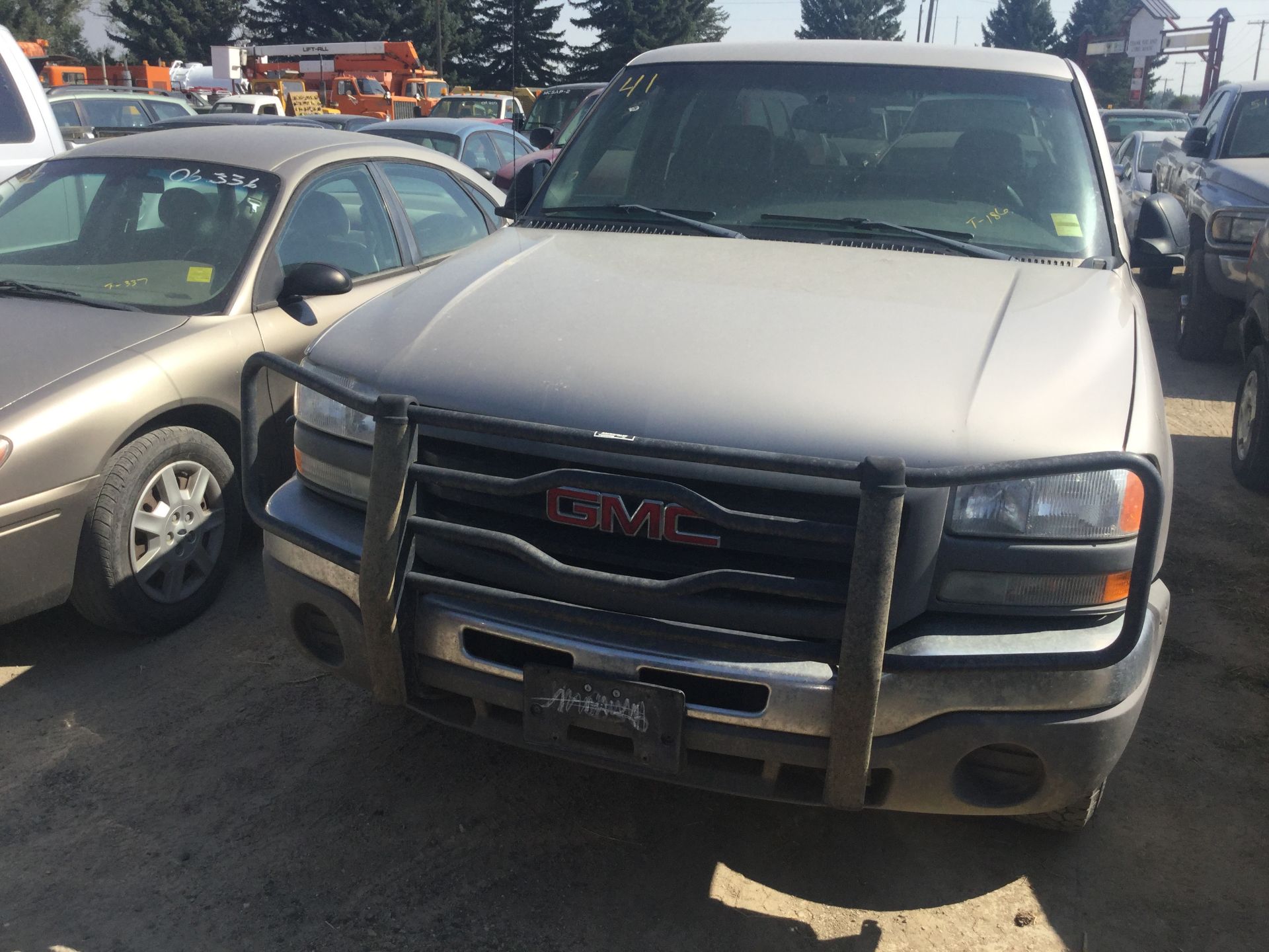 Year: 2005 Make: GMC Model: 1/2T Type: Pickup Vin#: 319596 Mileage/Hours: 194625 4.8L auto, 4x4, XC, - Image 2 of 4