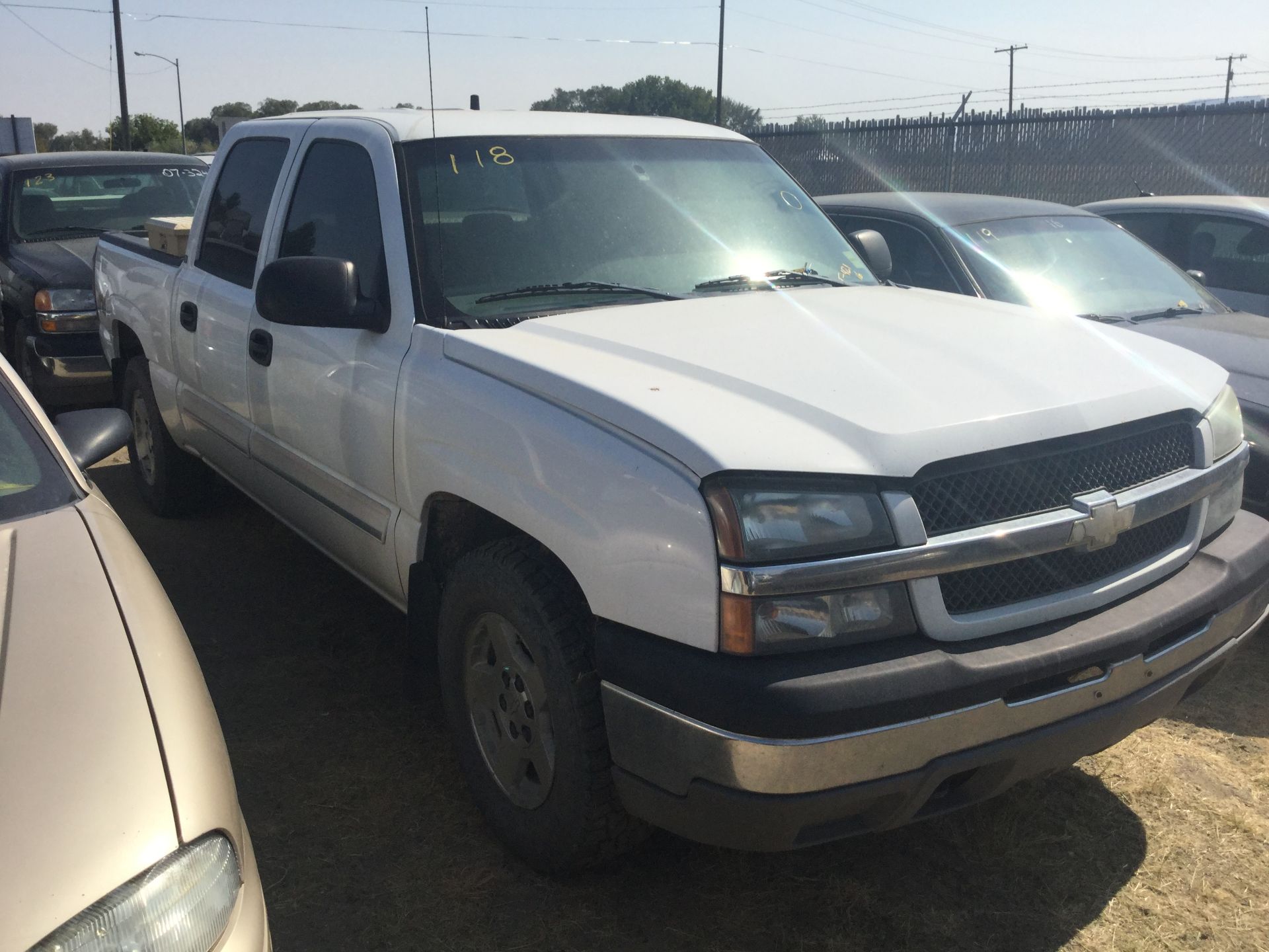 Year: 2005 Make: Chevy Model: 1/2T Type: Pickup-Crew Cab Vin#: 121585 Mileage/Hours: 250249 5.3L, - Image 3 of 4