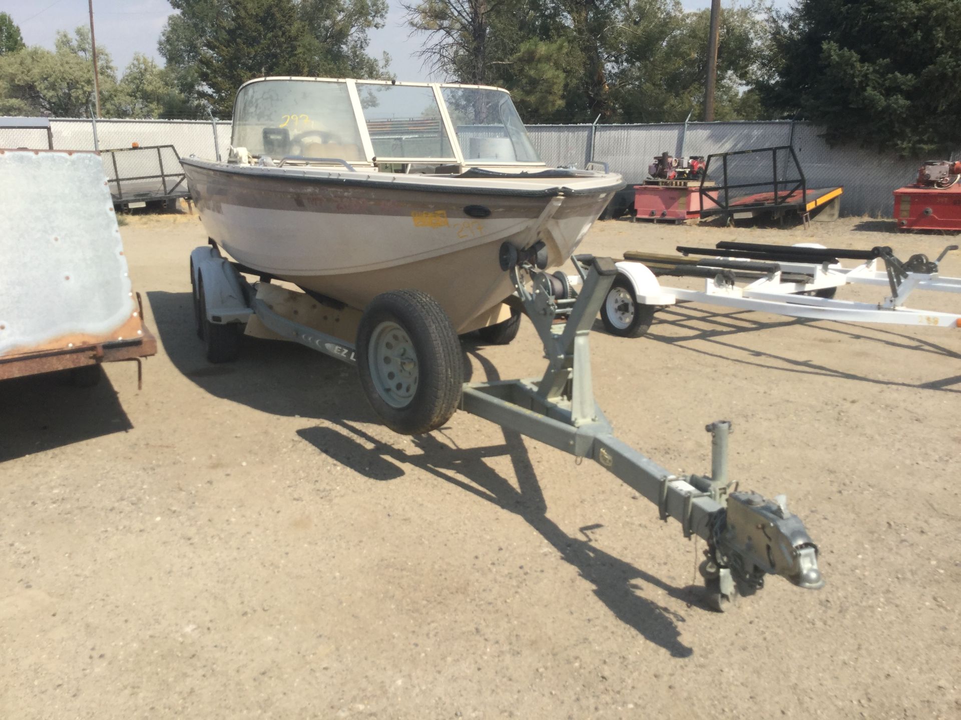 Year: 1999 Make: Crestliner Model: 18' Type: Boat, Trailer, Motor Vin#: 95F999, 030243, 686605 - Image 2 of 3