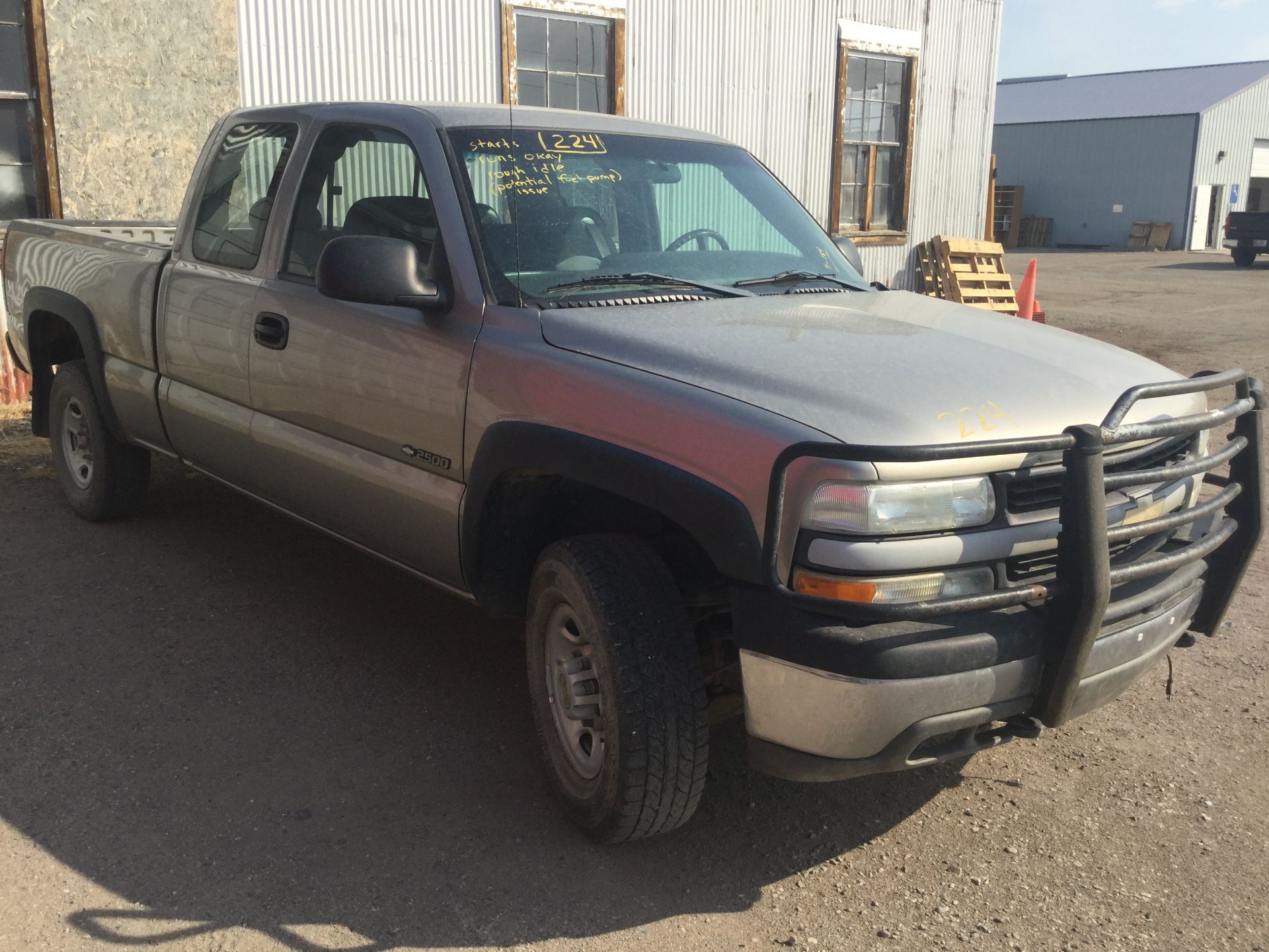 Year: 2002 Make: Chevy Model: 3/4T Type: Pickup Vin#: 234762 Mileage/Hours: 194314 6.0L, 4x4, XC, - Image 4 of 6