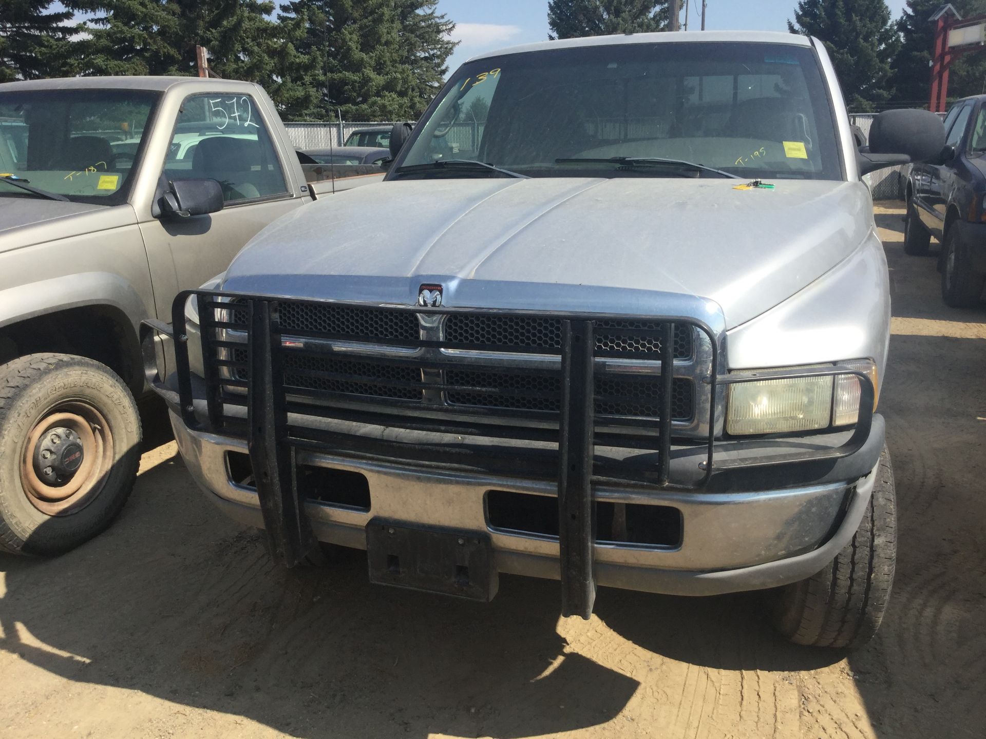 Year: 2001 Make: Dodge Model: 3/4T Type: Pickup Vin#: 569345 Mileage/Hours: 207850 5.9L, 4x4, XC, - Image 2 of 5