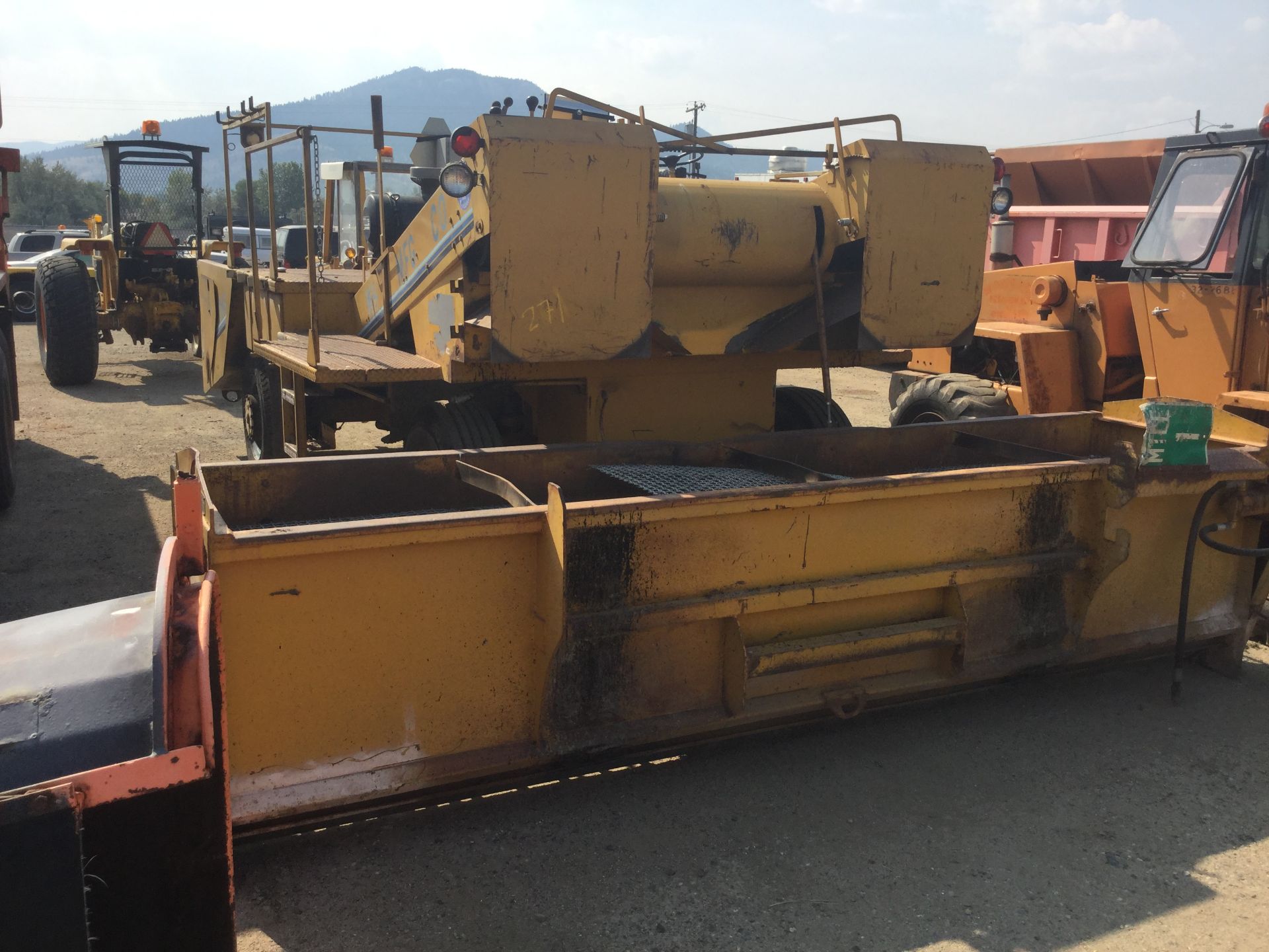 Year: 1989 Make: WH Mfg Co Model: SpreadKing Type: Chip Spreader Vin#: 8910 Mileage/Hours: 49 HRS