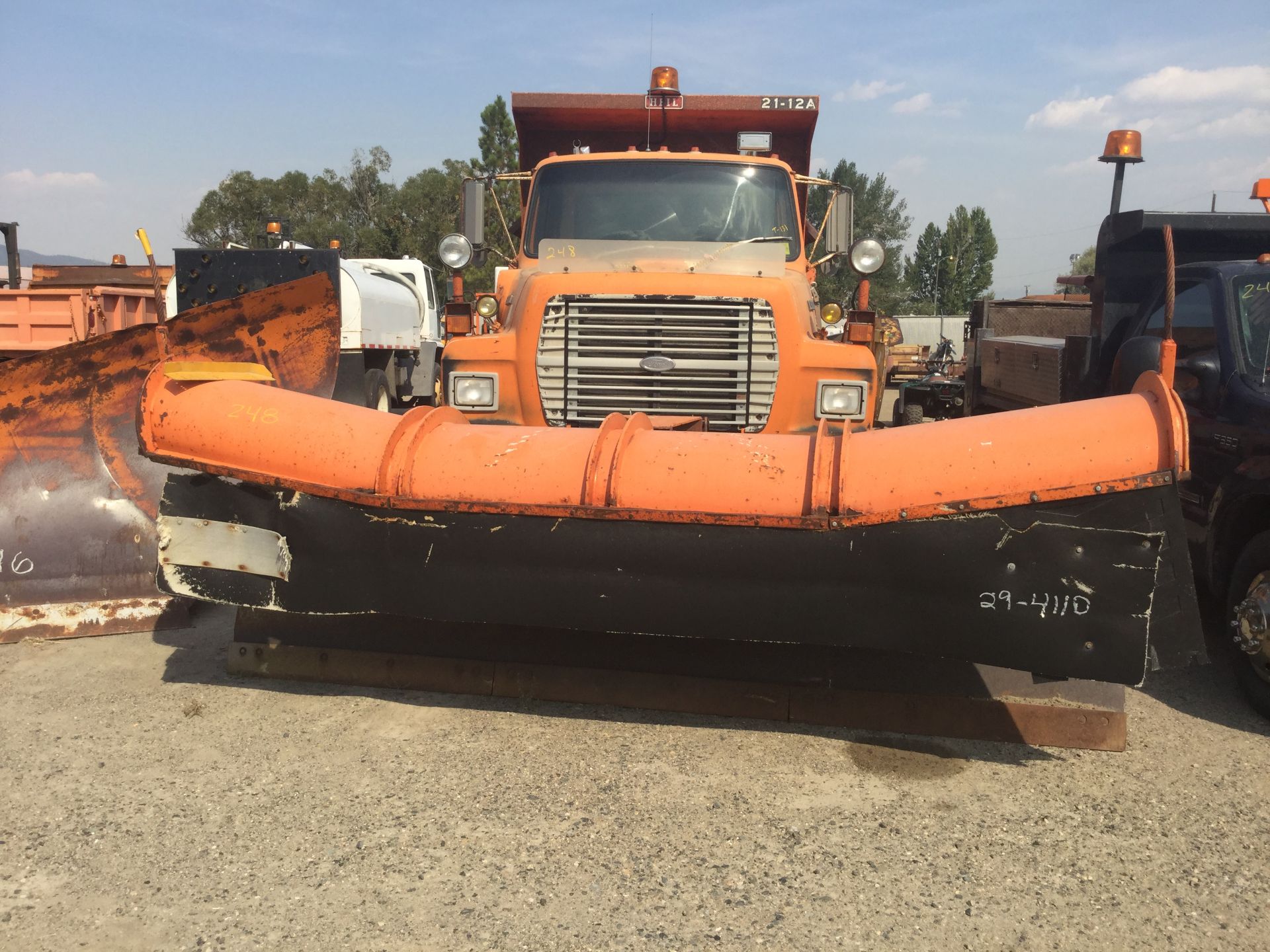 Year: 1992 Make: Ford Model: L9000 Type: Dump Truck Vin#: A33752 Mileage/Hours: 378271 L10 Cummins - Image 2 of 6