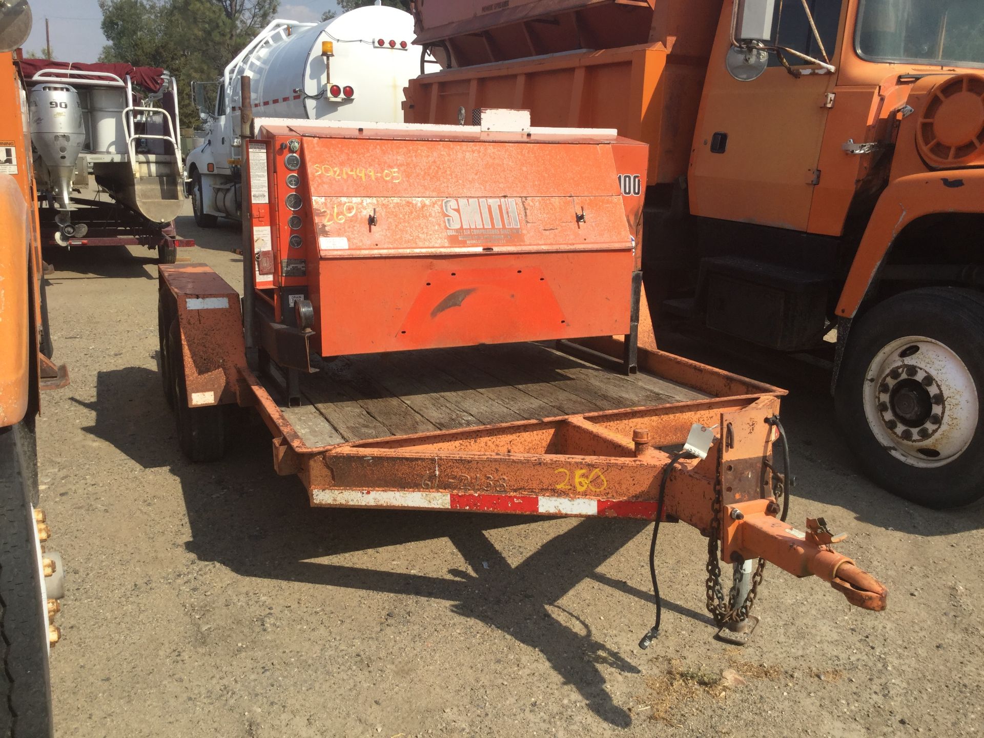 Year: 1981 Make: RediHaul Model: Flatbed Type: Trailer & Air Compressor Vin#: 812308 Mileage/ - Image 2 of 3