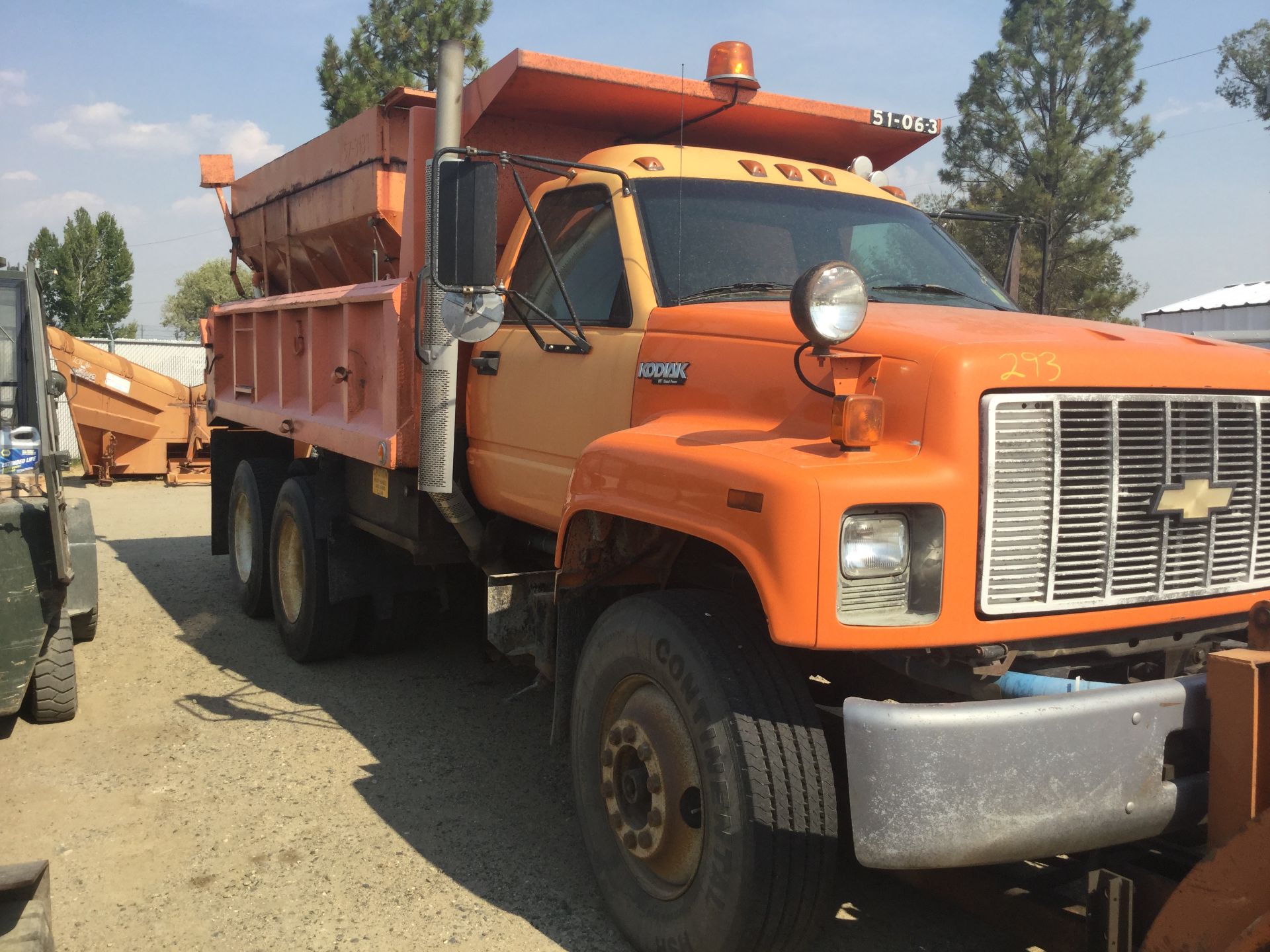 Year: 1995 Make: Chevy Model: Kodiak 2.5T Type: Dump Truck Vin#: 102081 Mileage/Hours: 341658 Cat - Image 4 of 6