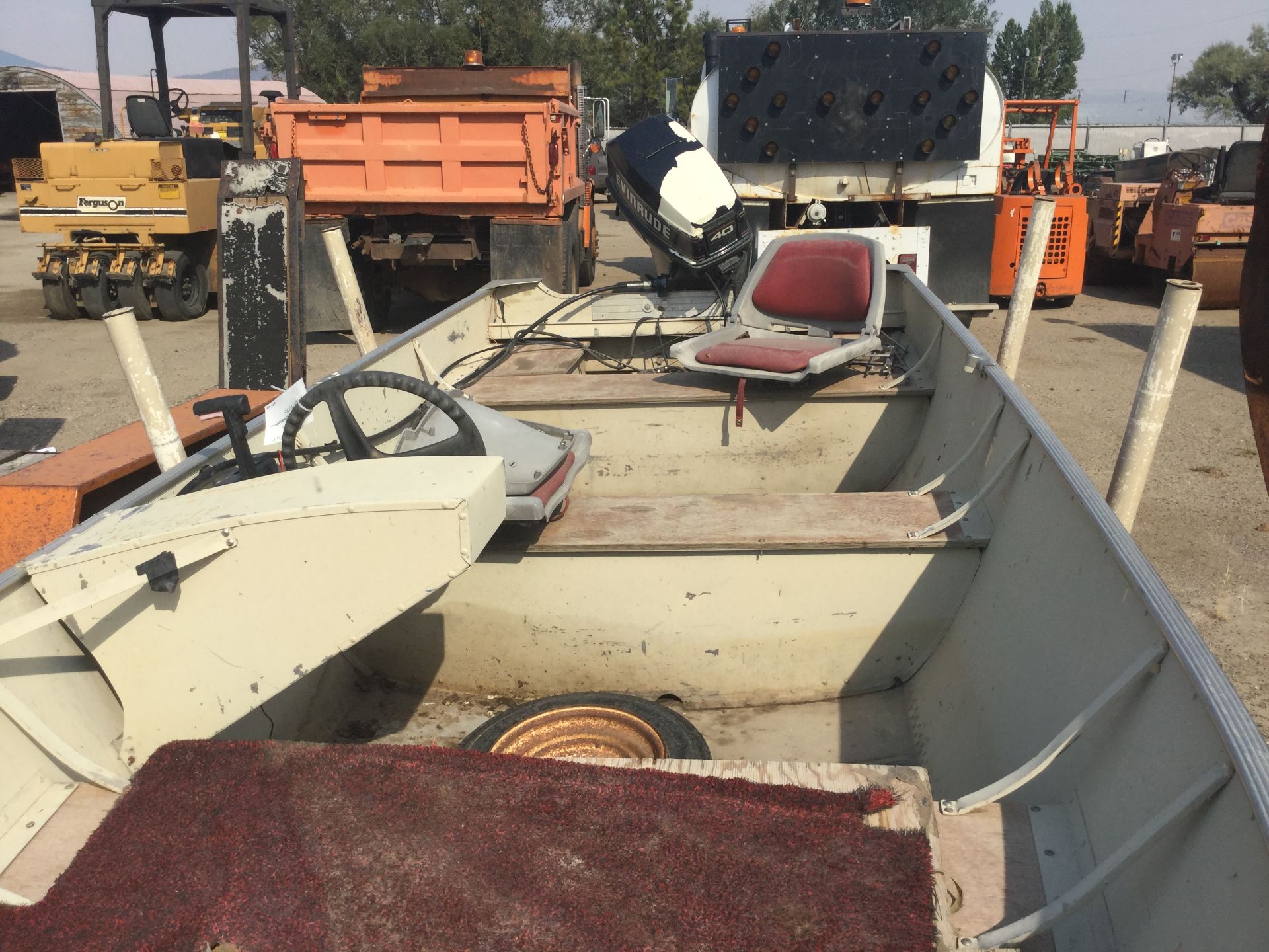 Year: 1982 Make: Lund Model: 16' Type: Boat, Trailer, Motor Vin#: 89M82K, 59124, 315725 Mileage/ - Image 4 of 6