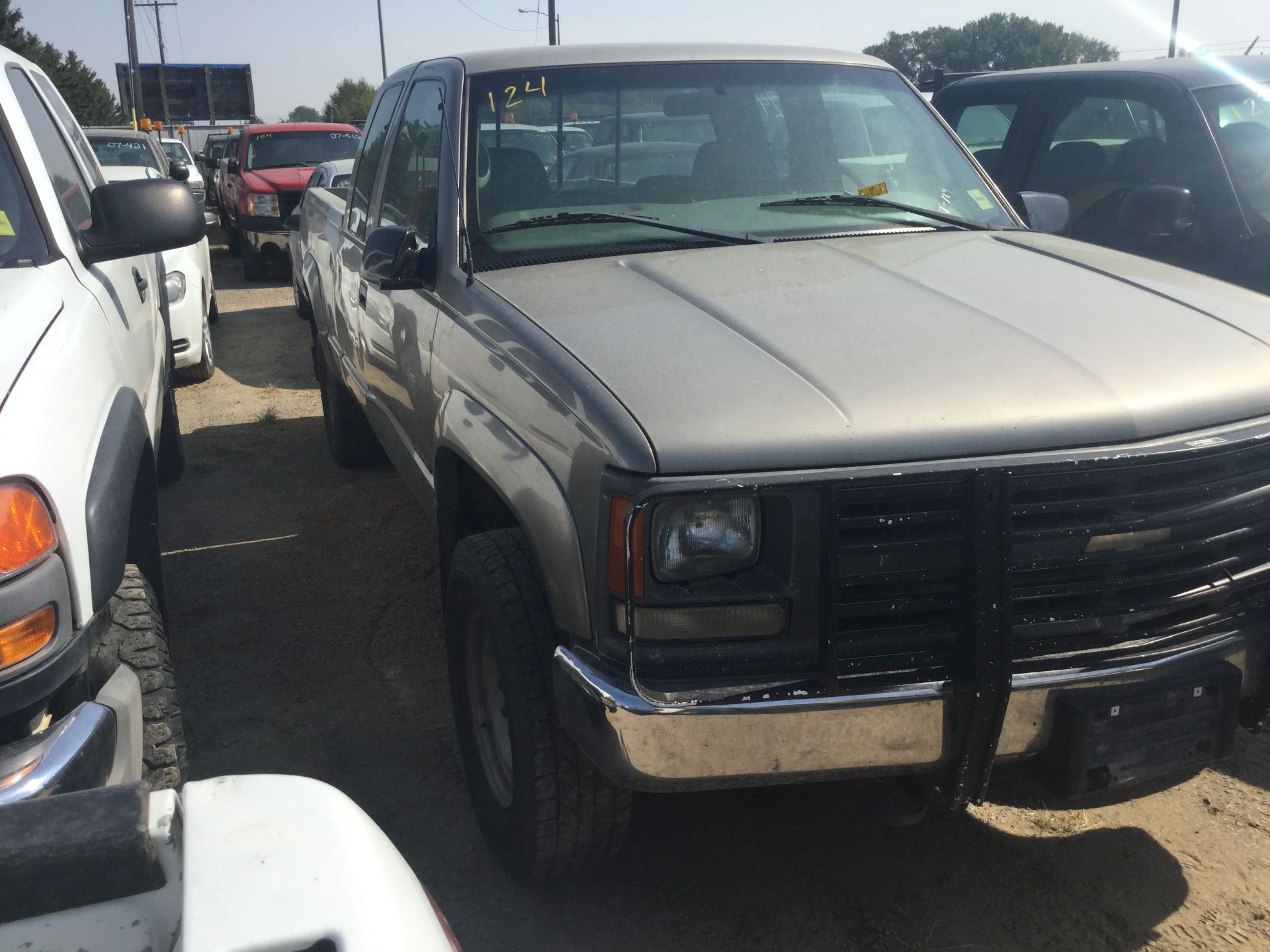 Year: 2000 Make: Chevy Model: 3/4T Type: Pickup Vin#: 513563 Mileage/Hours: 179432 5.7L, 4x4, 5 Spd, - Image 3 of 6