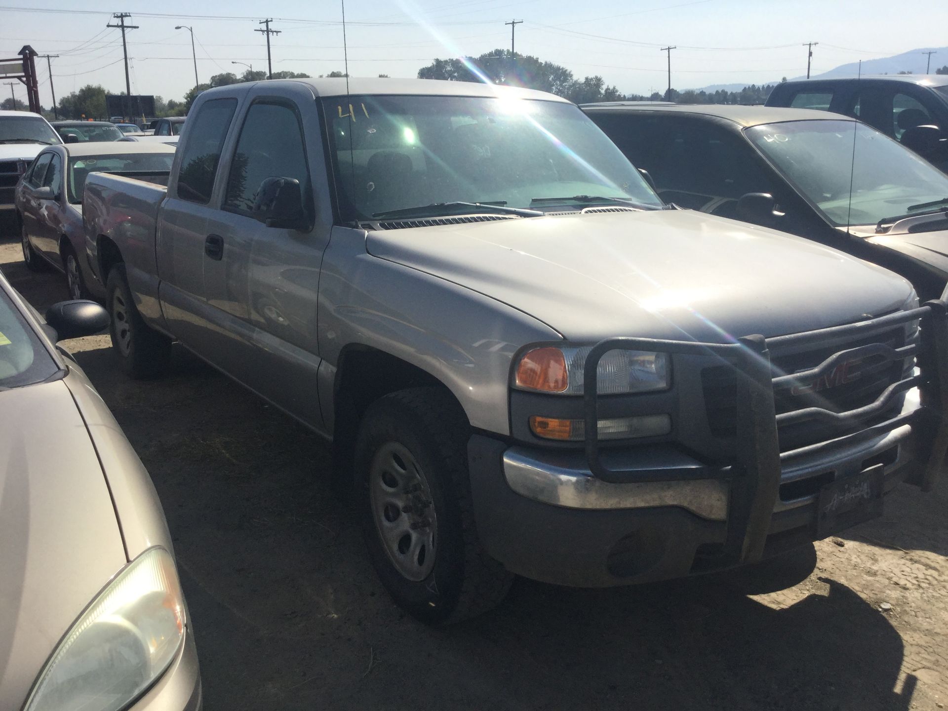 Year: 2005 Make: GMC Model: 1/2T Type: Pickup Vin#: 319596 Mileage/Hours: 194625 4.8L auto, 4x4, XC, - Image 3 of 4