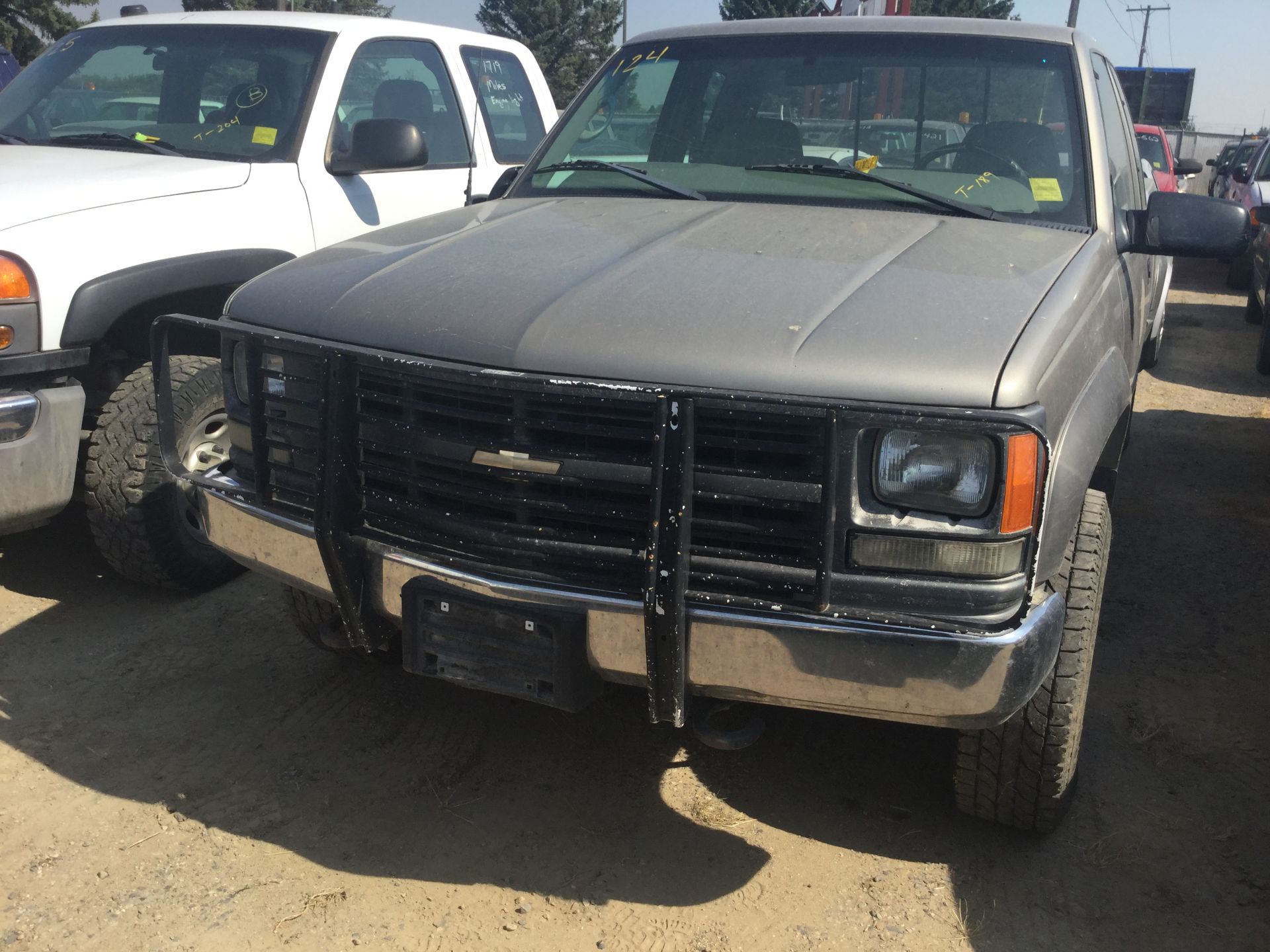 Year: 2000 Make: Chevy Model: 3/4T Type: Pickup Vin#: 513563 Mileage/Hours: 179432 5.7L, 4x4, 5 Spd, - Image 2 of 6