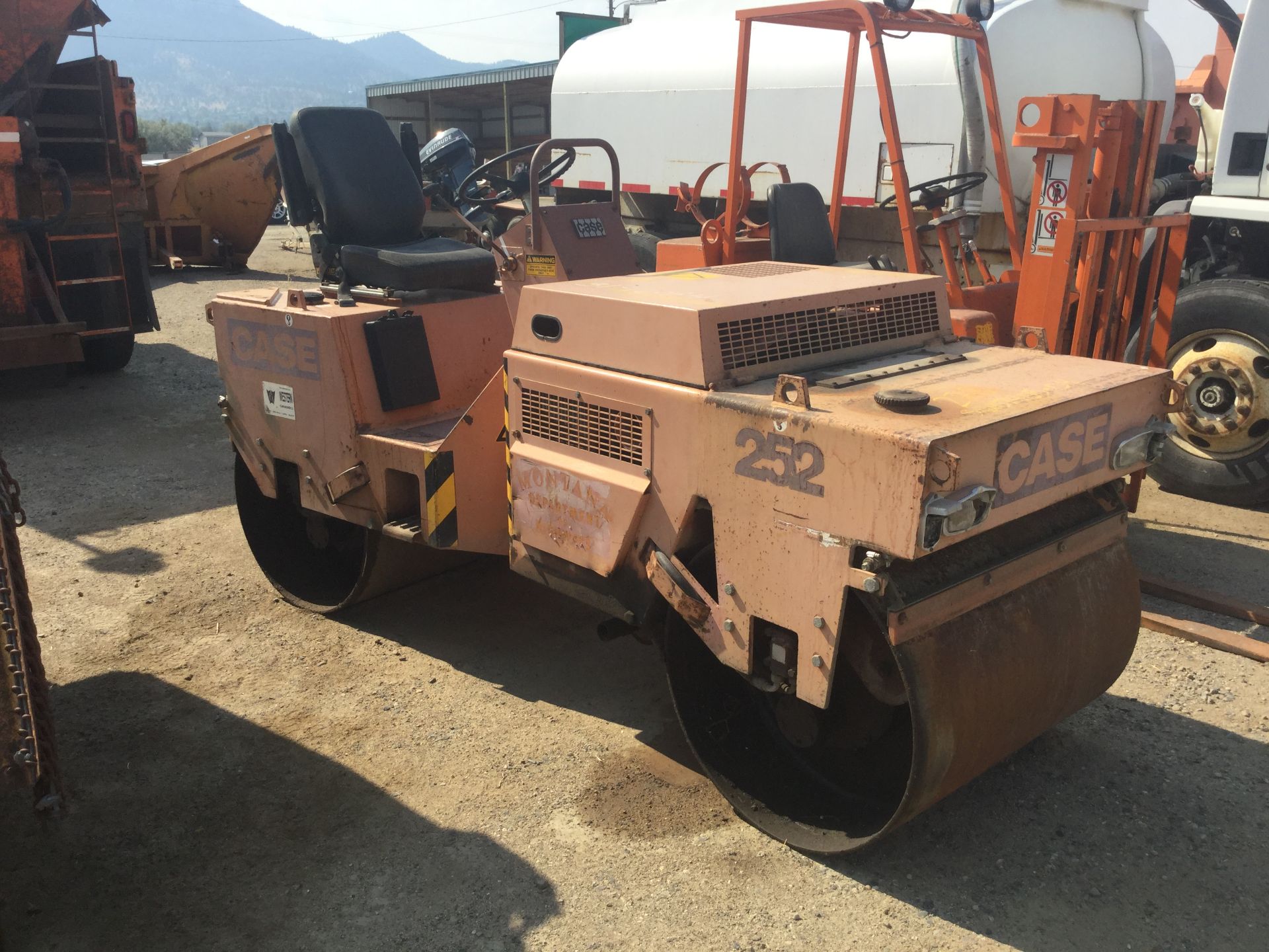 Year: 1987 Make: Case Model: 252 Type: Roller Vin#: 997551 Mileage/Hours: 592HRS Hatz Diesel,