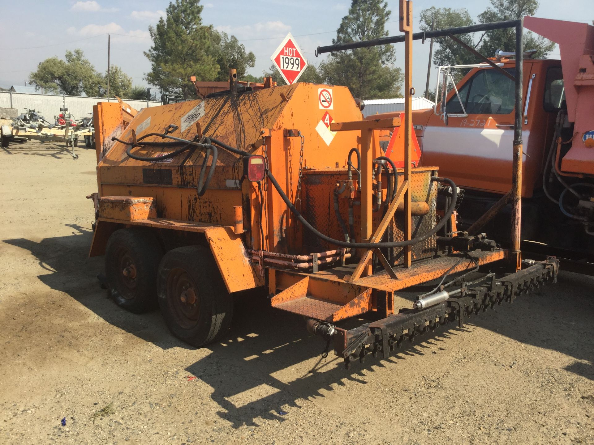 Year: 1987 Make: Patchman Model: 600 Gal Type: Tar Pot Trailer Vin#: unknown Mileage/Hours: n/a - Image 4 of 4