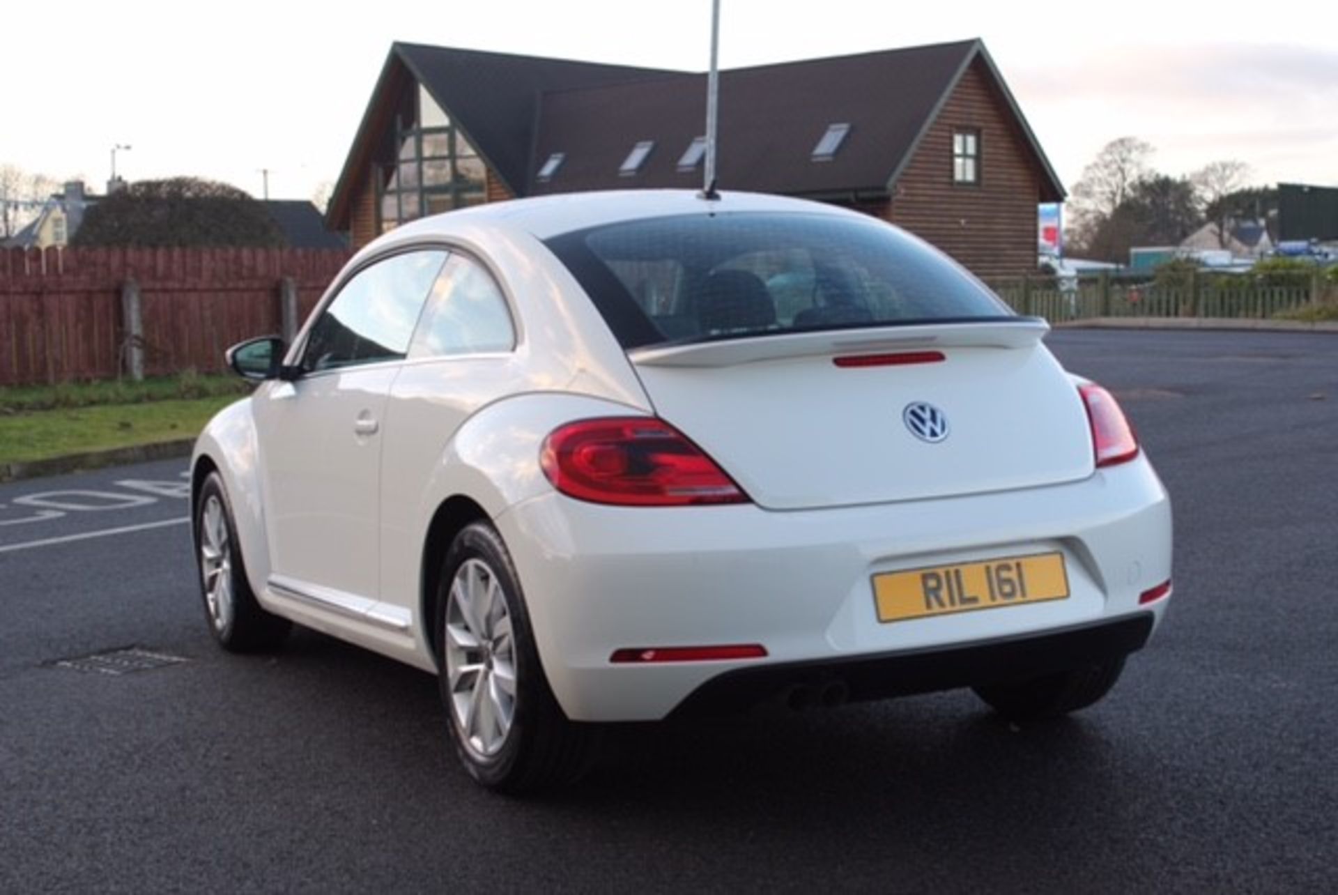 RIL161 2013 (Aug reg) Volkswagen Beetle Design 2.0 TDI 6 Speed 140bhp - Image 3 of 6