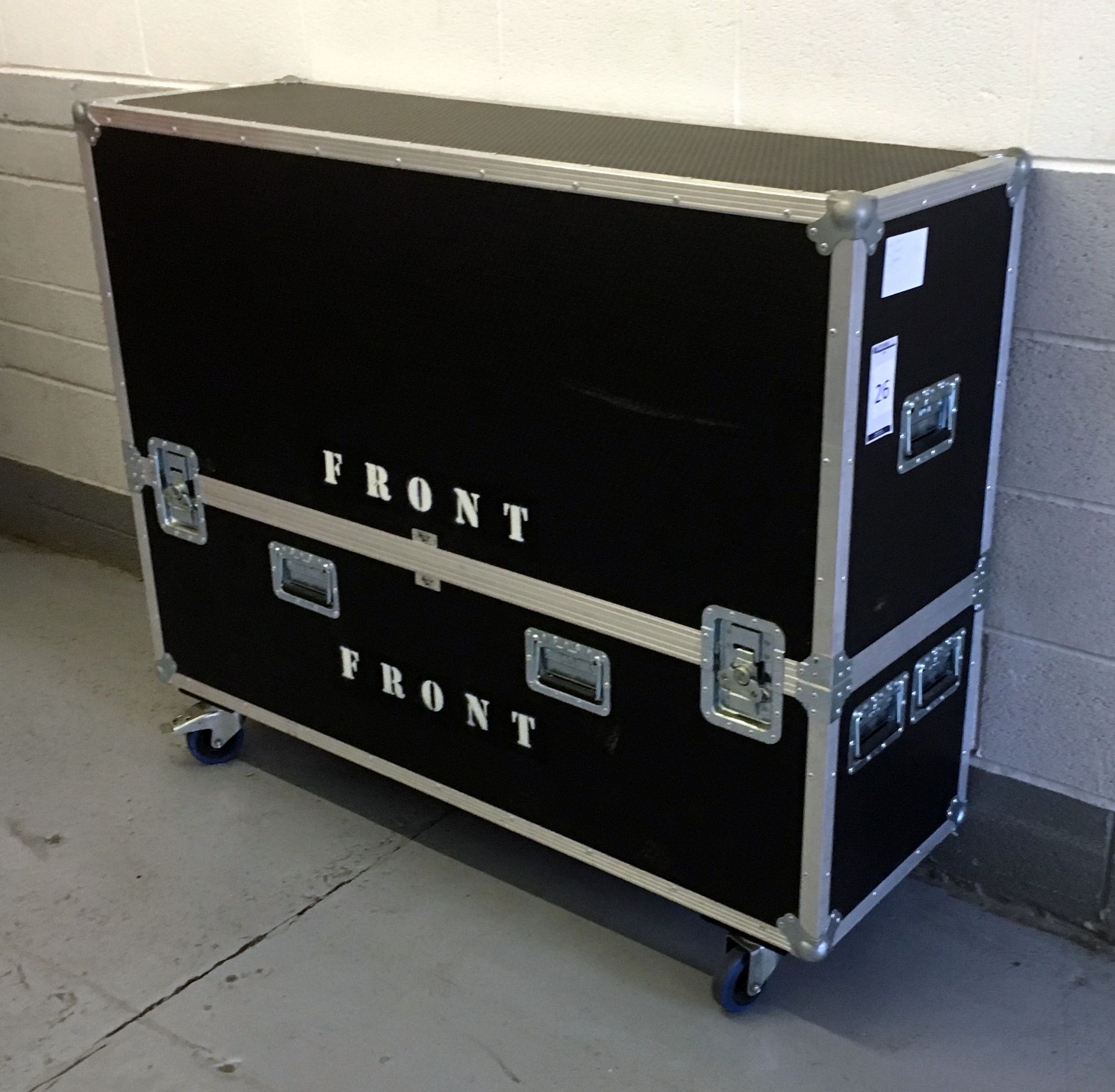 Criminal Cases Mobile Flight Case (1400mm x 1010mm x 450mm) (Located Stockport – Viewing by