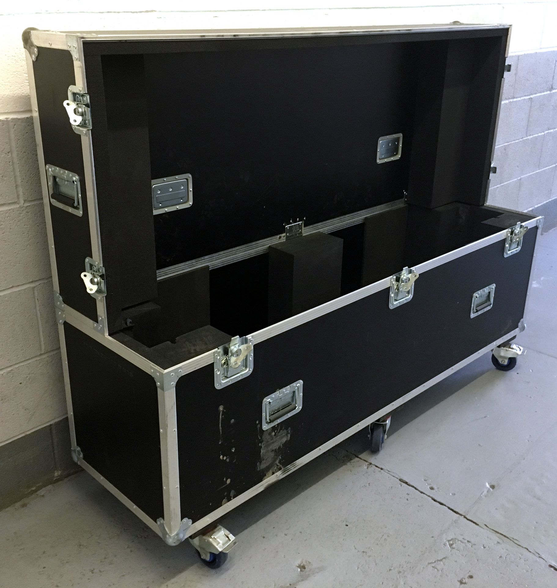 Absolute Casing Mobile Flight Case (1800mm x 1180mm x 490mm) (Located Stockport – Viewing by - Image 2 of 5