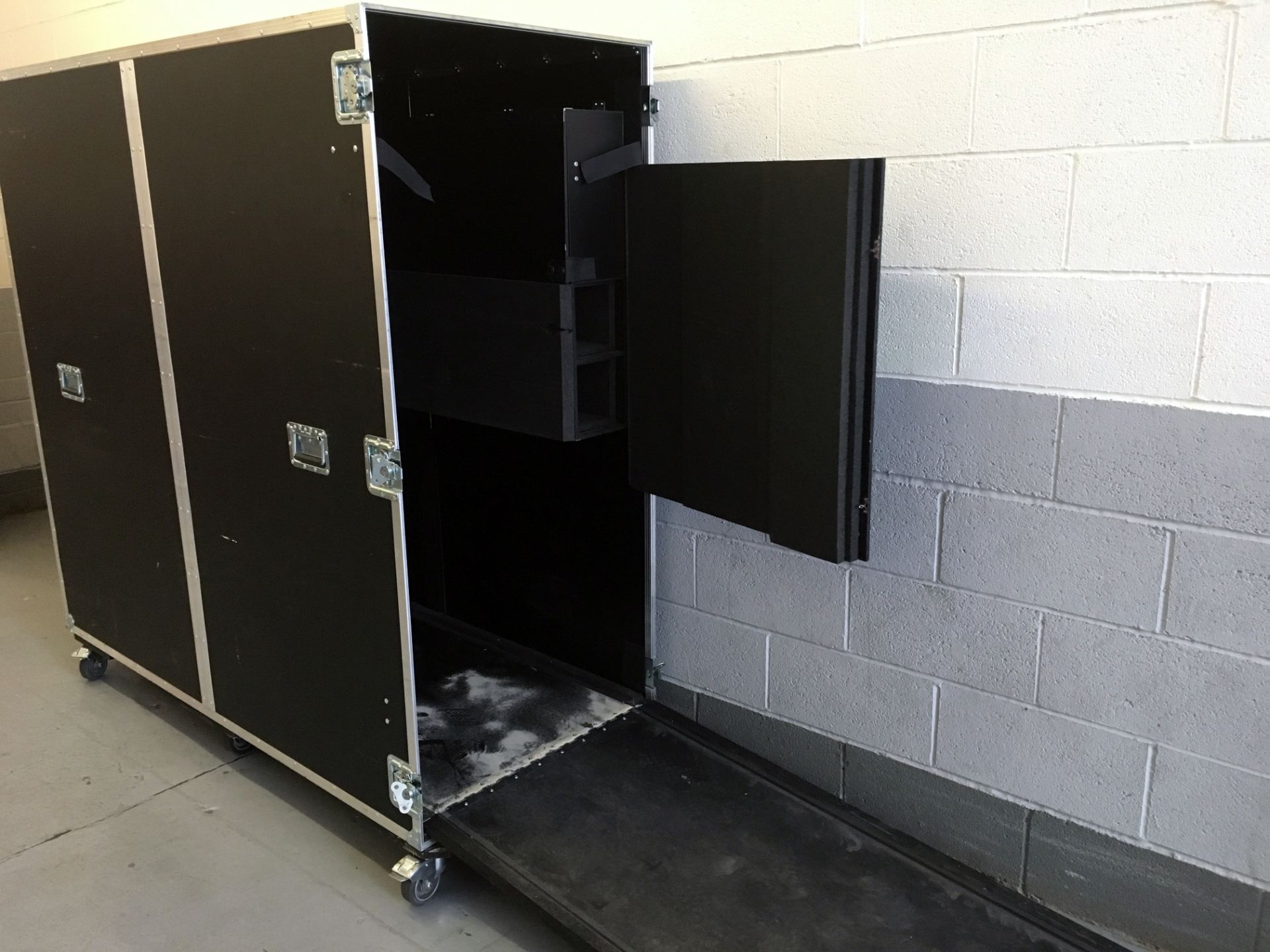 Absolute Casing Mobile Flight Case c/w Ramp (2000mm x 1730mm x 790mm) (Located Stockport – Viewing