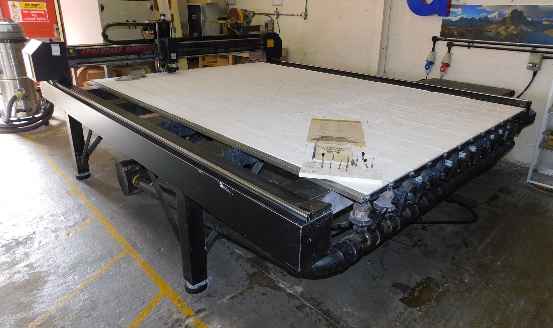 Gerber Advantage AR600 CNC Router with 3.05m X 2.05m Table, Freestanding Control & PC