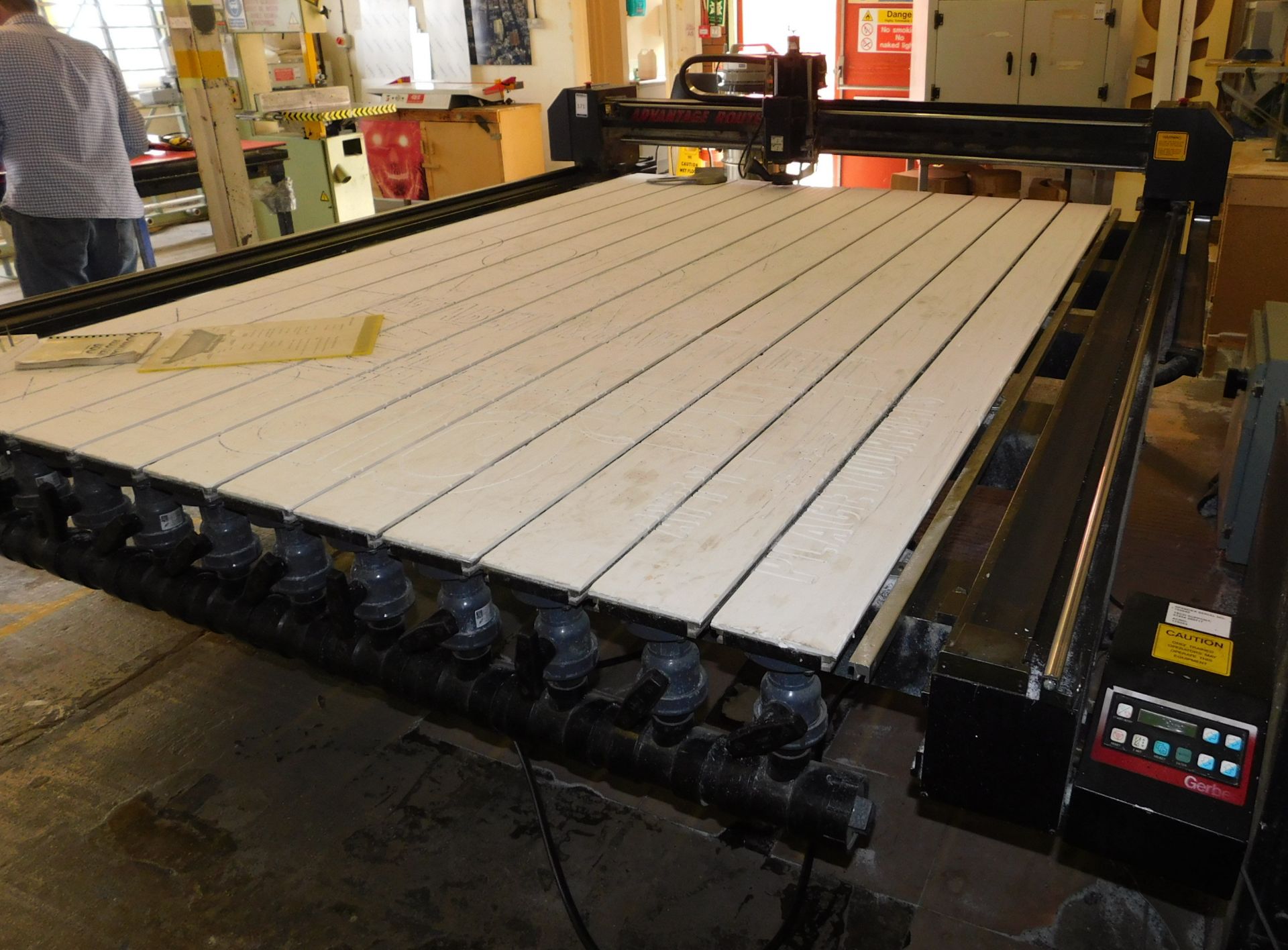 Gerber Advantage AR600 CNC Router with 3.05m X 2.05m Table, Freestanding Control & PC - Image 2 of 4