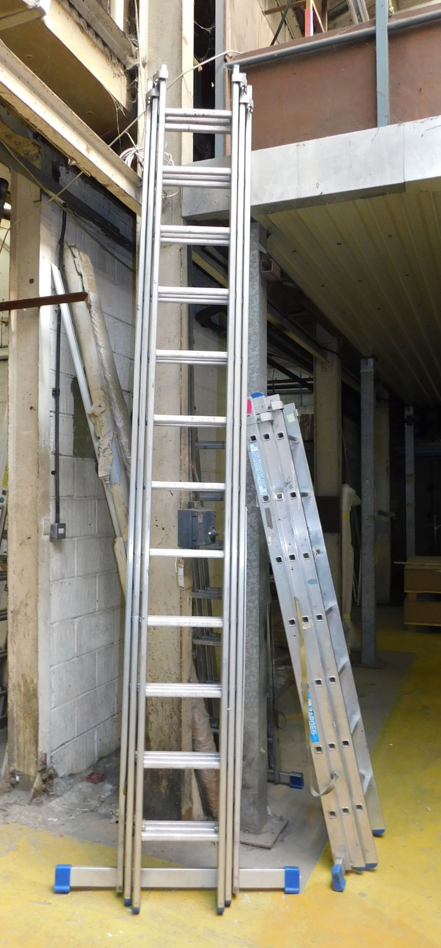 Zarges 36 Rung Aluminium Triple Extension Ladder