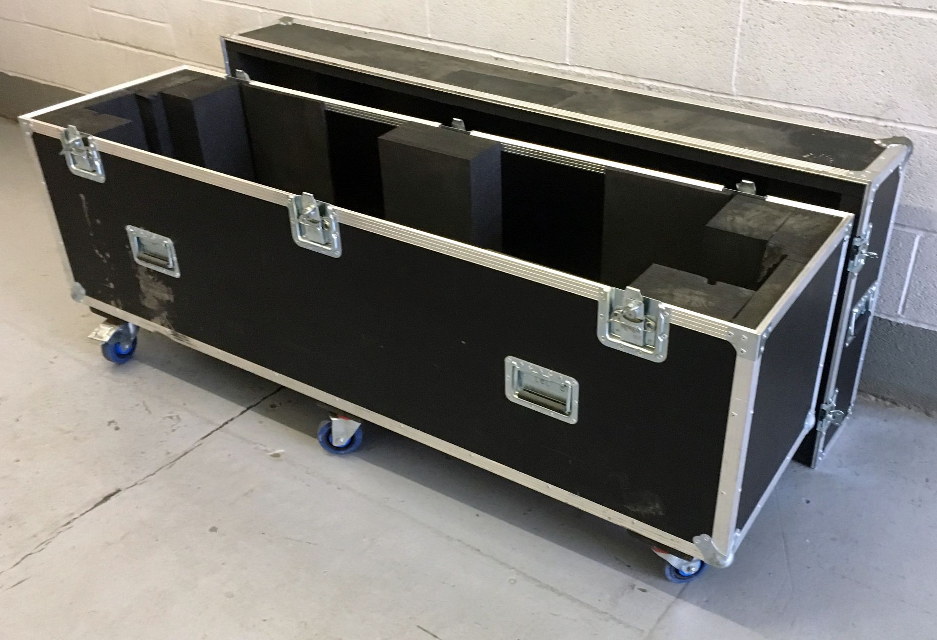 Absolute Casing Mobile Flight Case (1800mm x 1180mm x 490mm) (Located Stockport – Viewing by - Image 3 of 5