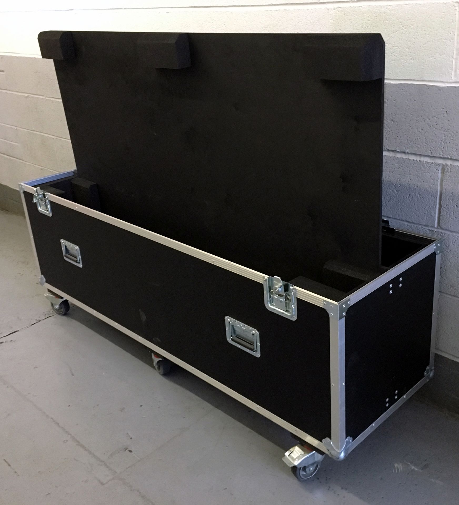 Absolute Casing Mobile Flight Case c/w Divider (1820mm x 1220mm x 540mm) (Located Stockport –