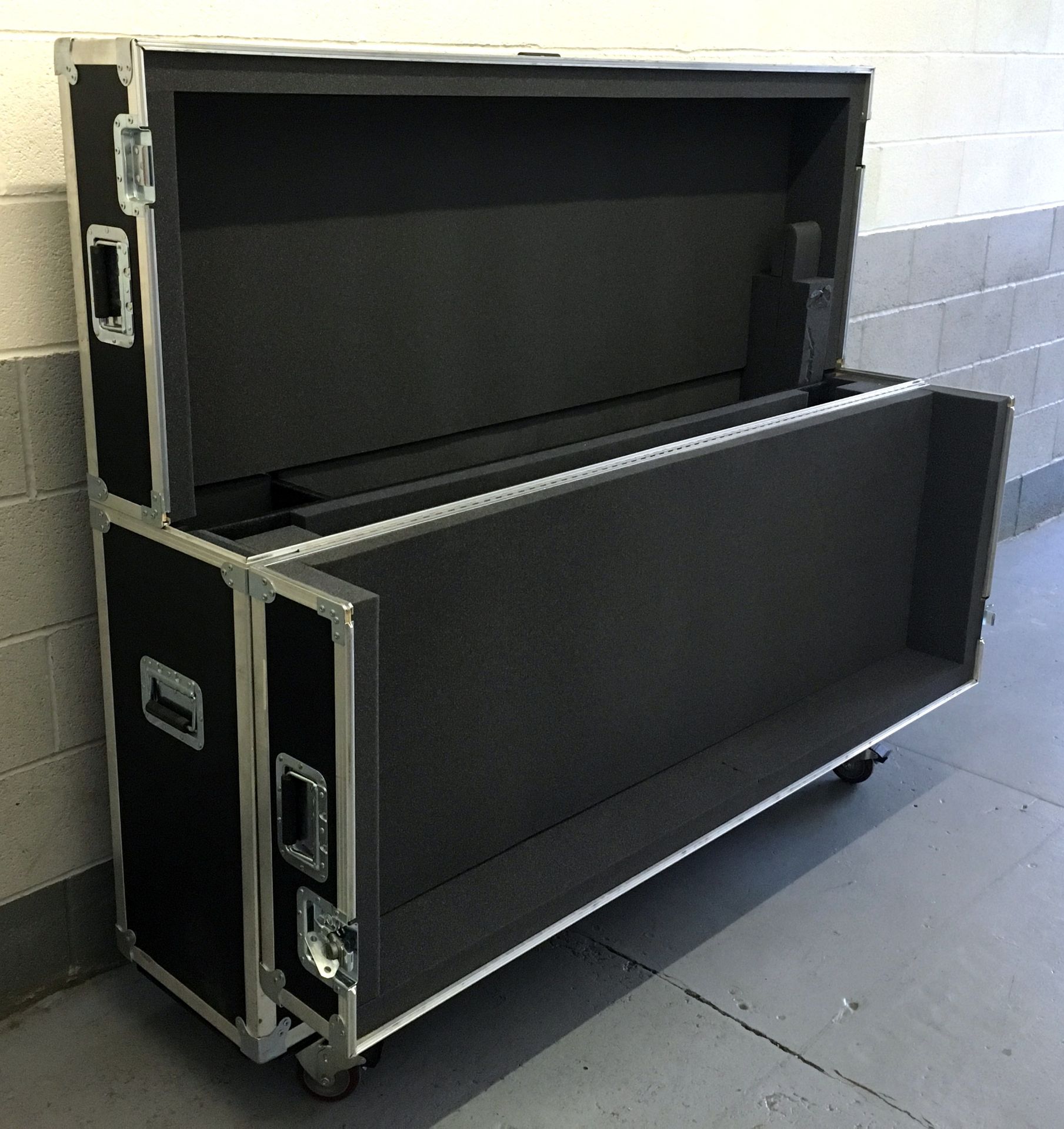 Jelco Mobile Flight Case (1800mm x 1410mm x 400mm) (Located Stockport – Viewing by Appointment & - Image 2 of 6