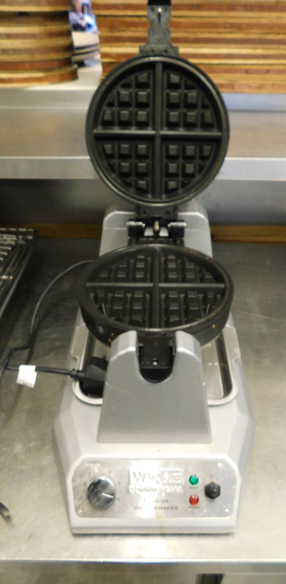 Waring Commercial Belgian Waffle Maker (Located at 155 Farringdon Road, London, EC1R 3AF) - Bild 2 aus 3