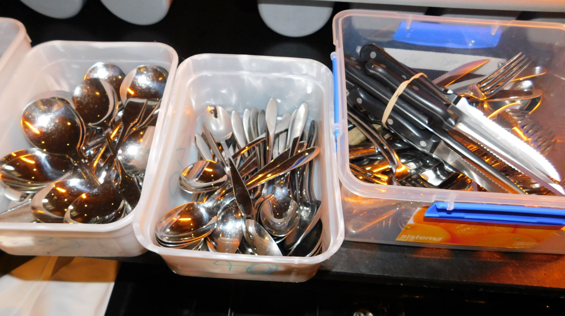 200 Assorted Stainless Steel Cutlery (Located at 155 Farringdon Road, London, EC1R 3AF) - Bild 3 aus 3