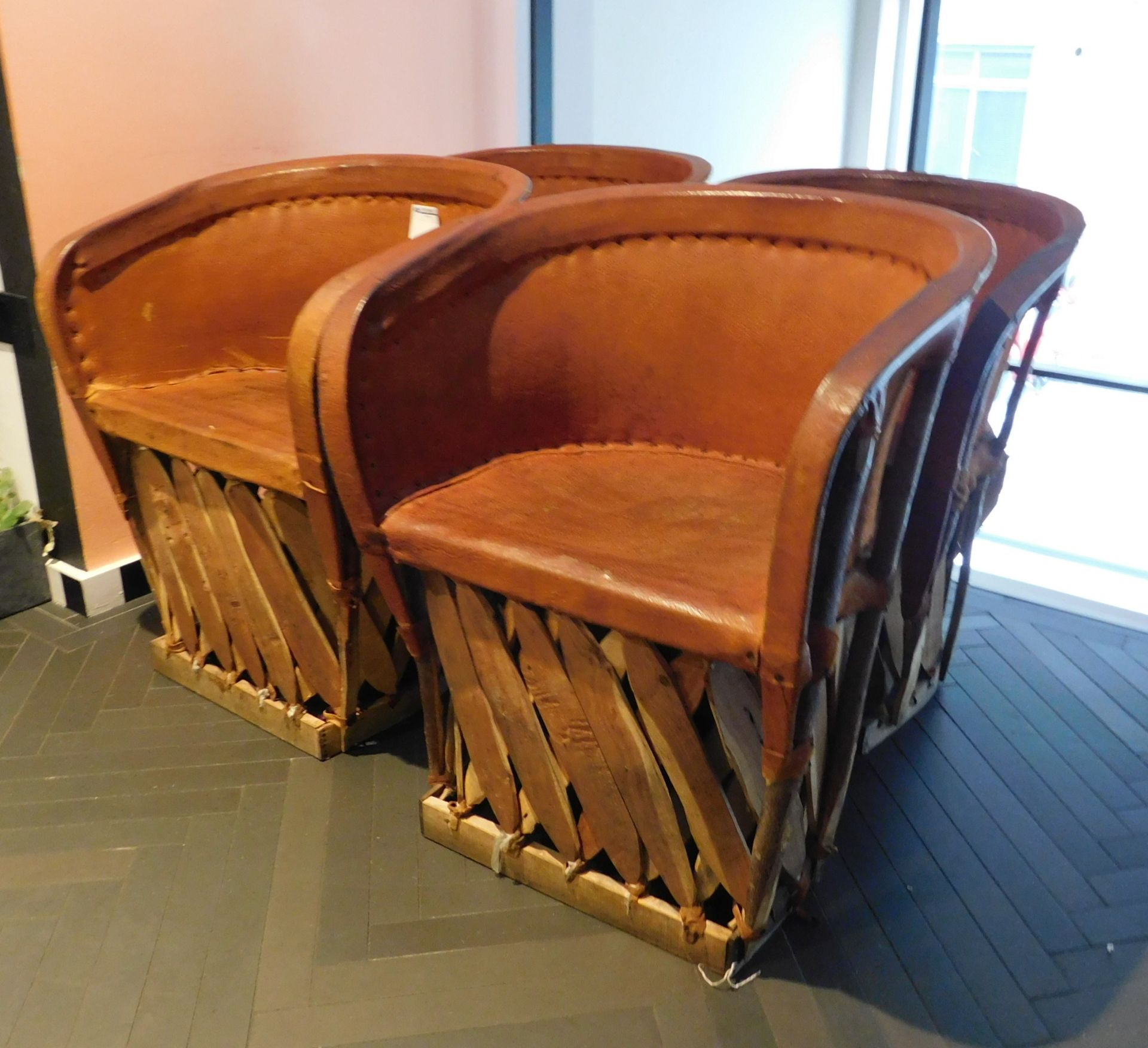 Set of 4 Leather Tub Chairs (Located at 155 Farringdon Road, London, EC1R 3AF) - Bild 2 aus 3