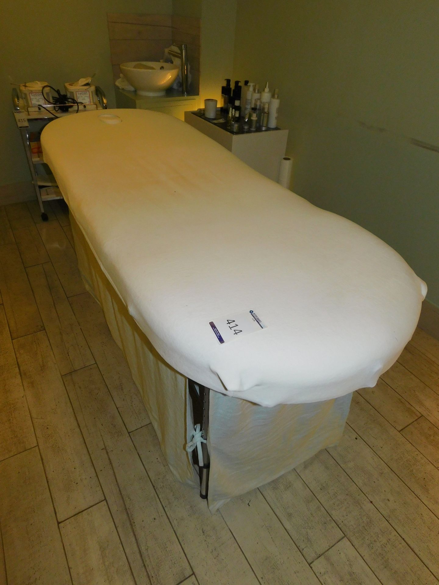 Unbadged Massage Bed (Located at 155 Farringdon Road, London, EC1R 3AF) - Image 2 of 2