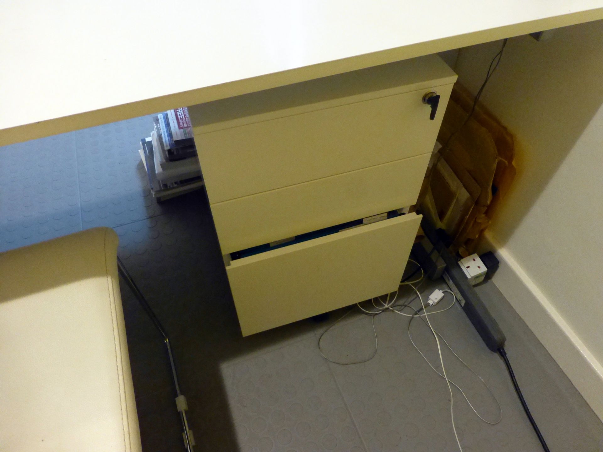 Contents of Office to include, HP Photosmart 6520 Multi-Function Centre, White Melamine Desk with - Image 2 of 5