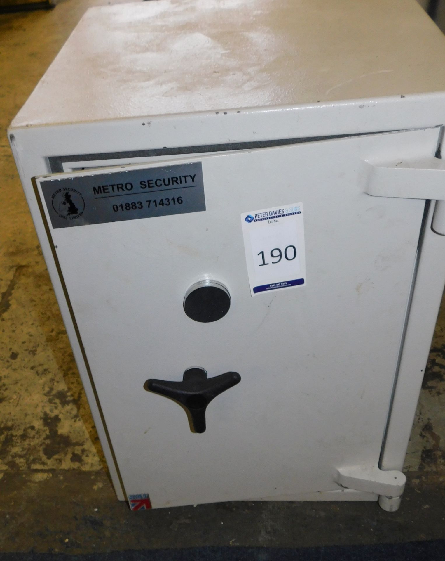 Metro Security Safe (missing key) (Located The Auction Complex, Houldsworth Mill, Stockport, SK5