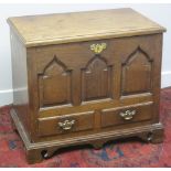 18TH CENTURY STYLE WELSH OAK 'COFFWR BACH', having bar hinged, moulded edged top,