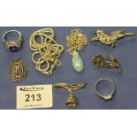 Bag of assorted costume and dress jewellery to include: rings; floral design bar brooch;