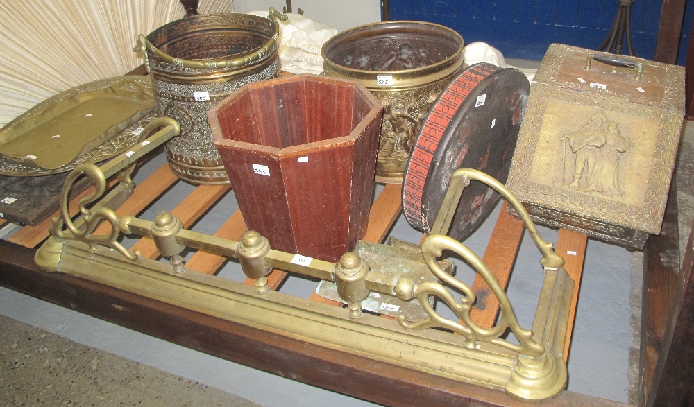 Collection of various metalware/brass and other items to include: brass fire fender;