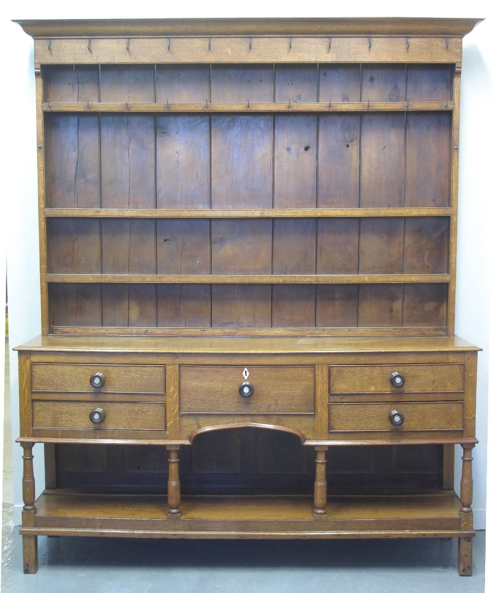 EARLY 19TH CENTURY CARDIGANSHIRE WELSH OAK, RACK BACKED, POT BOARD DRESSER, the boarded back with