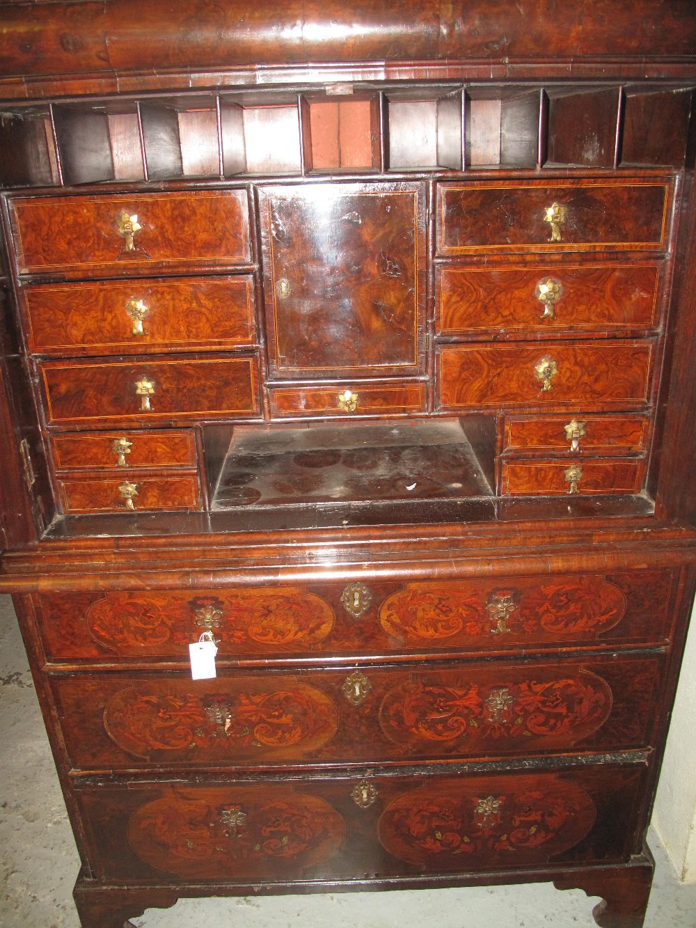 18TH CENTURY WALNUT MARQUETRY INLAID TWO STAGE CABINET ON CHEST, - Bild 6 aus 15