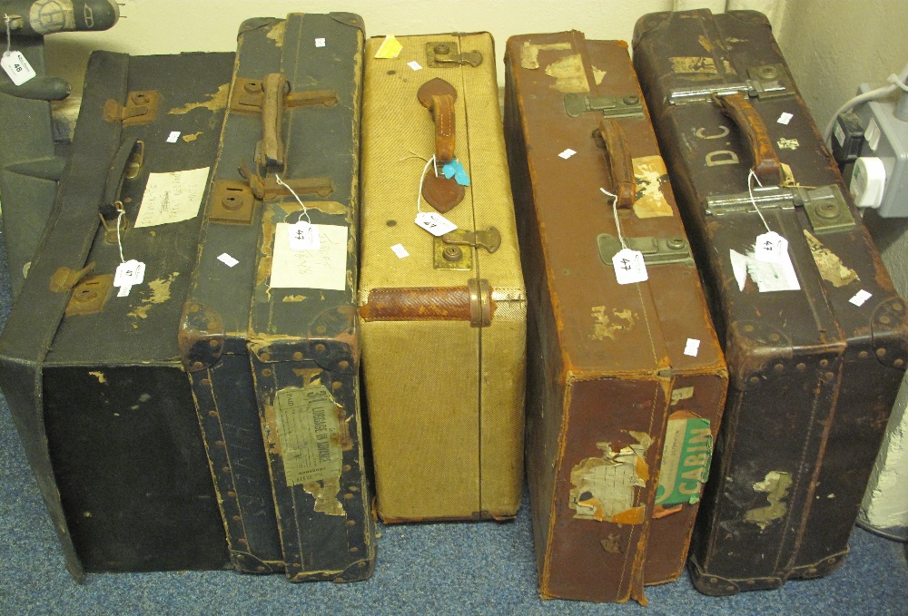 Group of five assorted vintage suitcases. (5) (B.P. 24% incl.