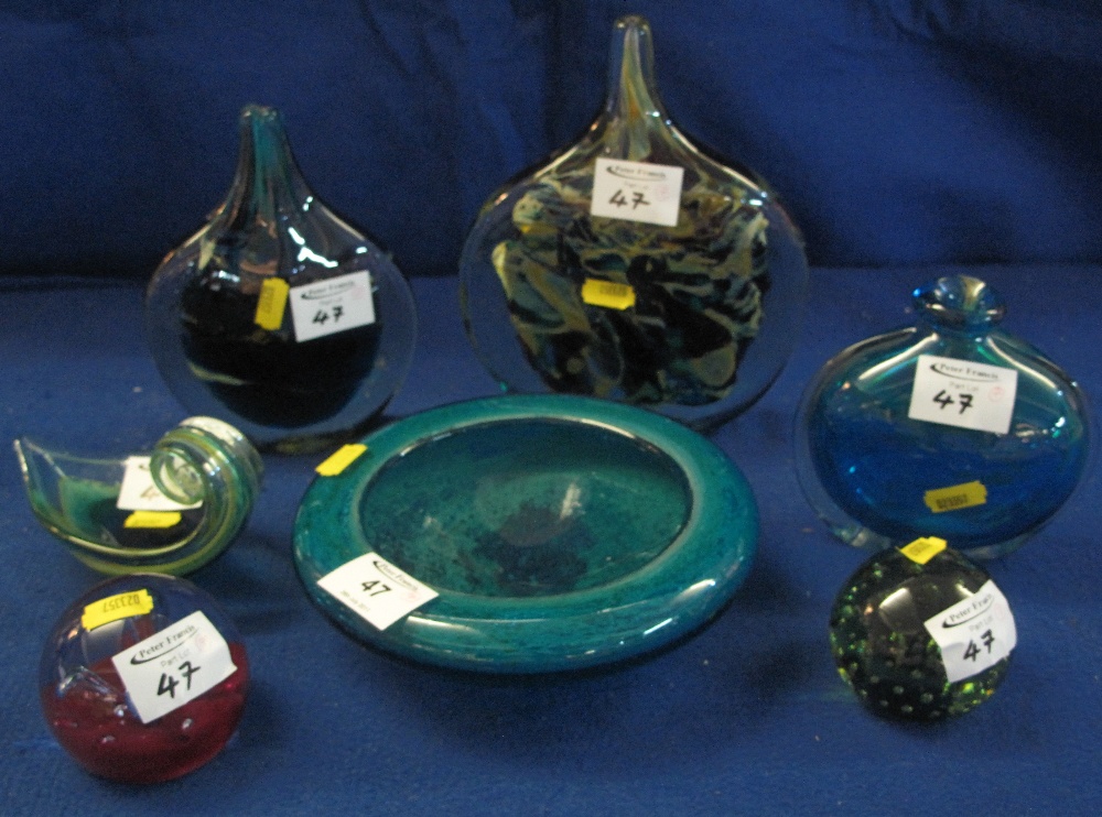 A group of assorted modern art glass items, various to include flasks, bowls, dishes,