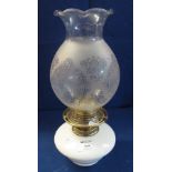 Rowett's Patent Anucapnic cream reservoir oil lamp with etched shade. (B.P. 24% incl.