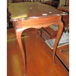 Early 20th Century mahogany piecrust design,