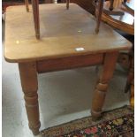 Small 20th Century oak kitchen table on baluster turned legs. (B.P. 24% incl.
