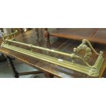 Victorian brass fire fender. (B.P. 24% incl.