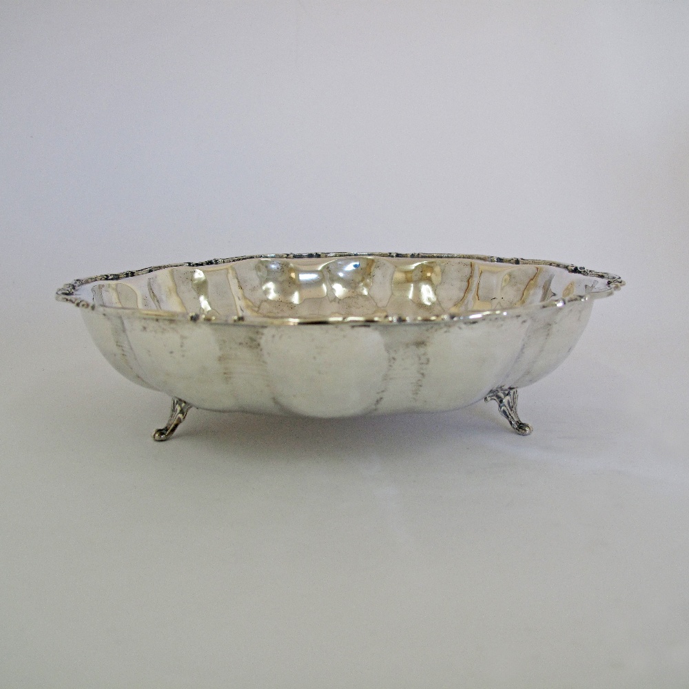 A silver shallow bowl marked 900, c19th century. Weight: 290g, W22cm, H5.5cm.
