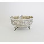 A Cypriot silver bowl on three feet hallmarked 800, Weight: 113g